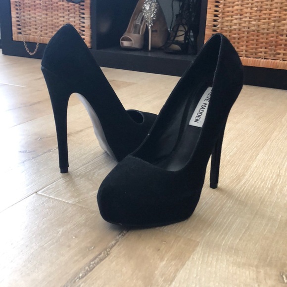 Steve Madden Shoes - Steve Madden black pumps worn once
